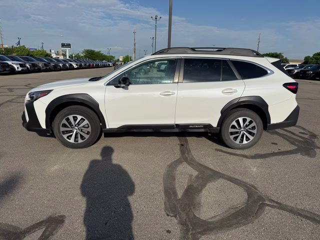 2024 Crystal White Pearl Subaru Outback Premium AWD SUV