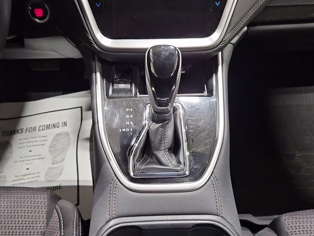 2024 Crystal White Pearl Subaru Outback Premium AWD SUV
