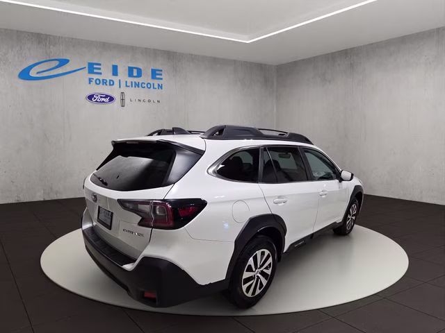 2024 Crystal White Pearl Subaru Outback Premium AWD SUV