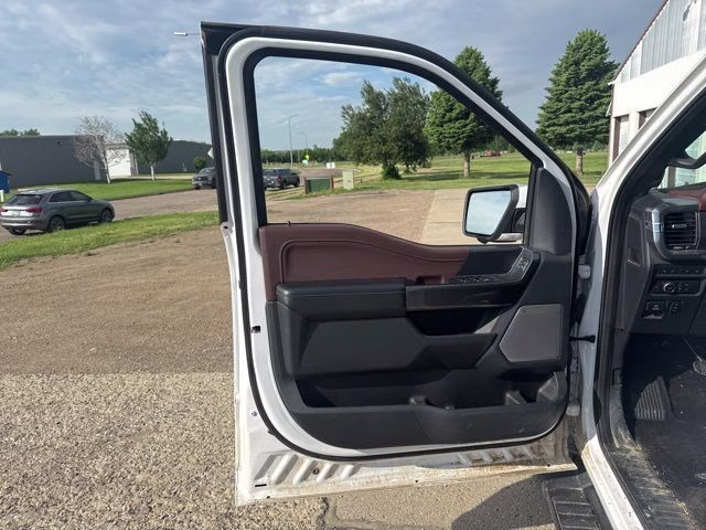 2021 Oxford White Ford F-150 Lariat 4X4 Truck