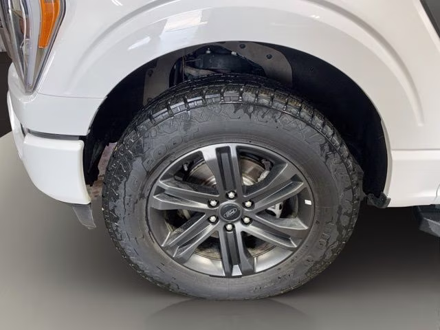 2021 Oxford White Ford F-150 Lariat 4X4 Truck