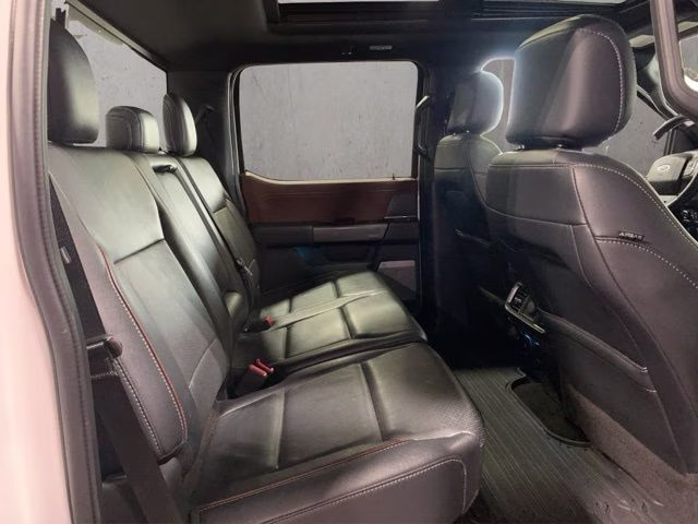 2021 Oxford White Ford F-150 Lariat 4X4 Truck