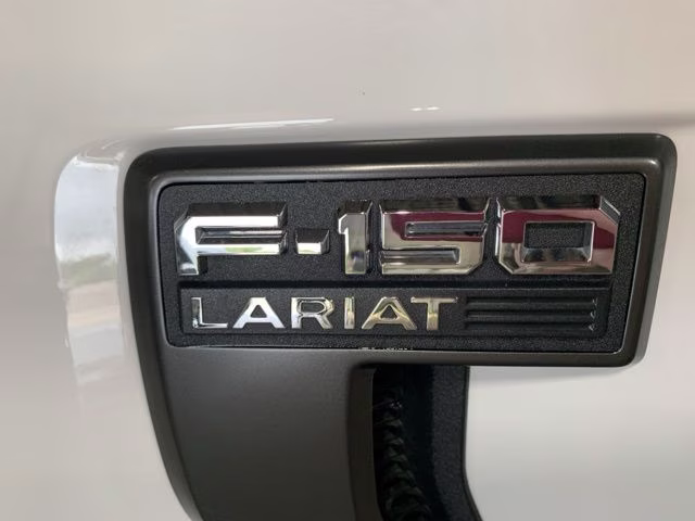 2021 Oxford White Ford F-150 Lariat 4X4 Truck
