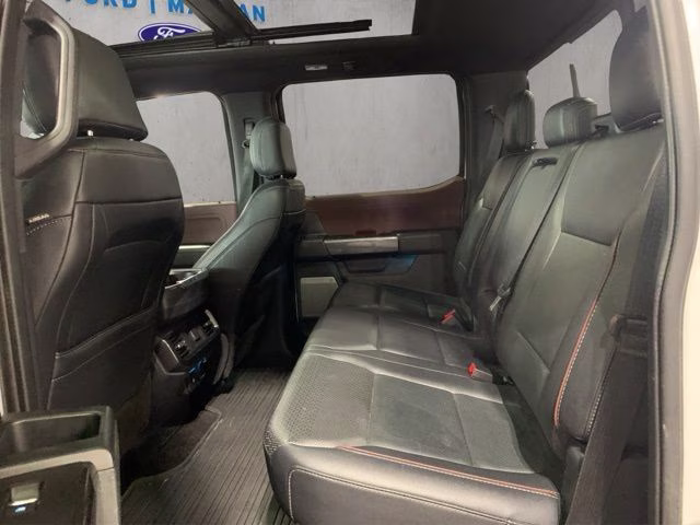 2021 Oxford White Ford F-150 Lariat 4X4 Truck