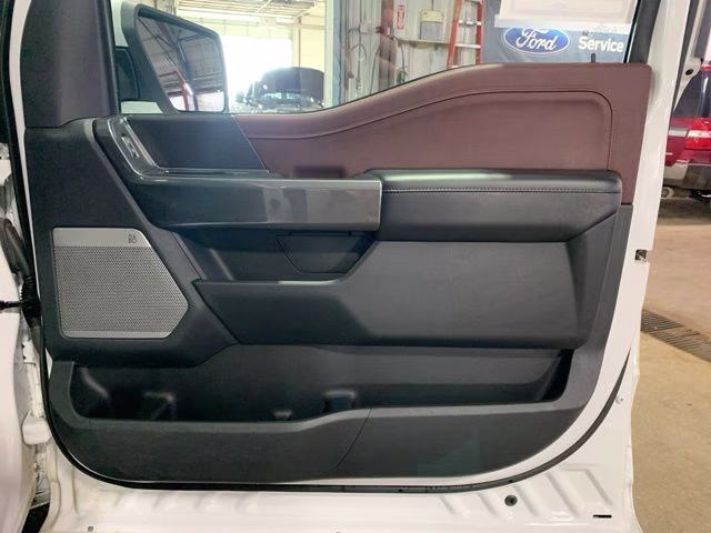 2021 Oxford White Ford F-150 Lariat 4X4 Truck