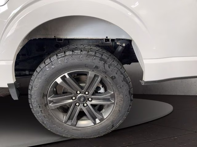 2021 Oxford White Ford F-150 Lariat 4X4 Truck