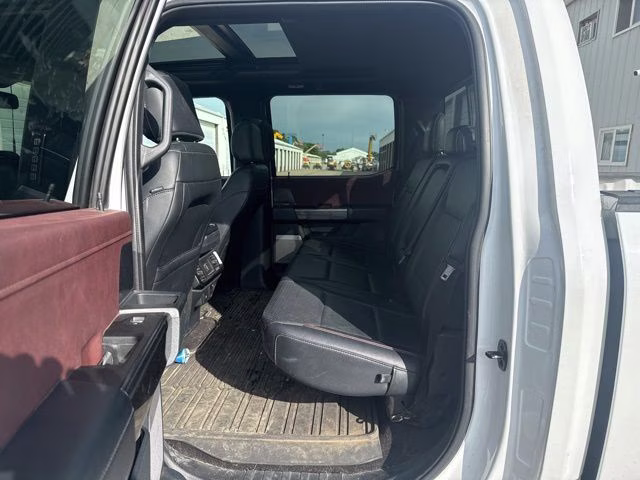 2021 Oxford White Ford F-150 Lariat 4X4 Truck