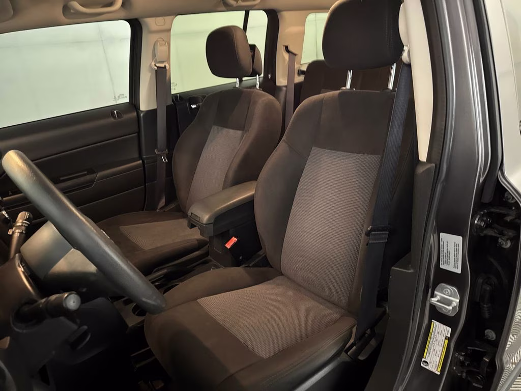 2015 Granite Crystal Metallic Clearcoat Jeep Patriot Sport FWD SUV