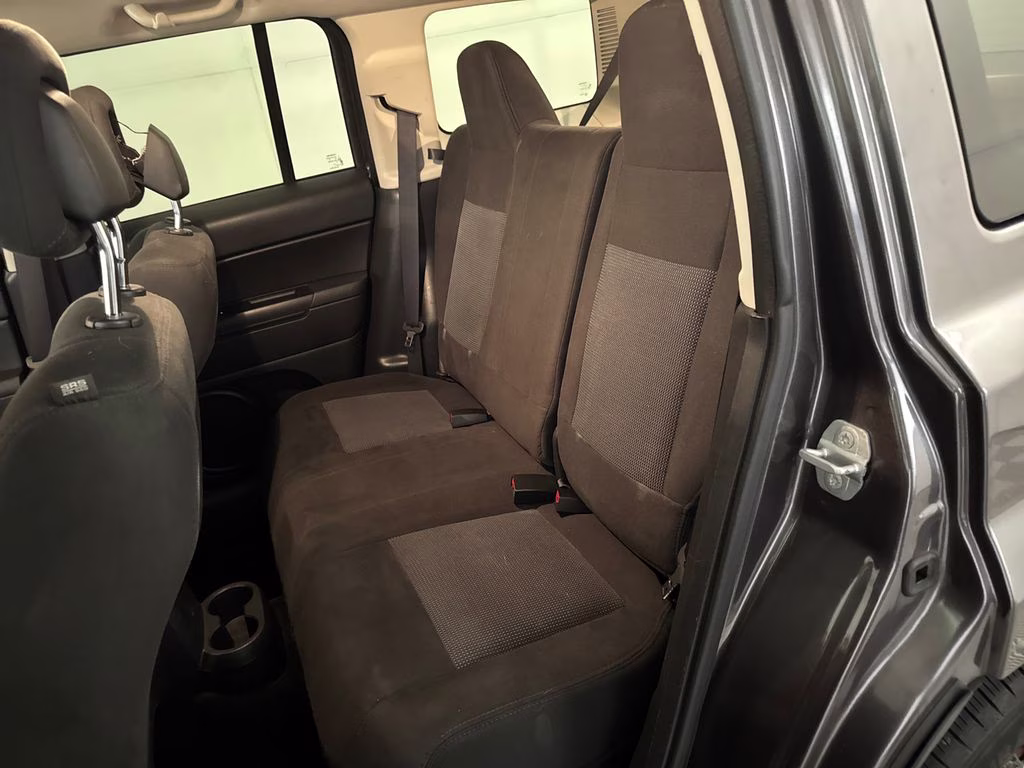 2015 Granite Crystal Metallic Clearcoat Jeep Patriot Sport FWD SUV