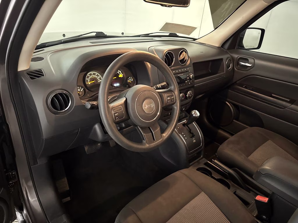 2015 Granite Crystal Metallic Clearcoat Jeep Patriot Sport FWD SUV