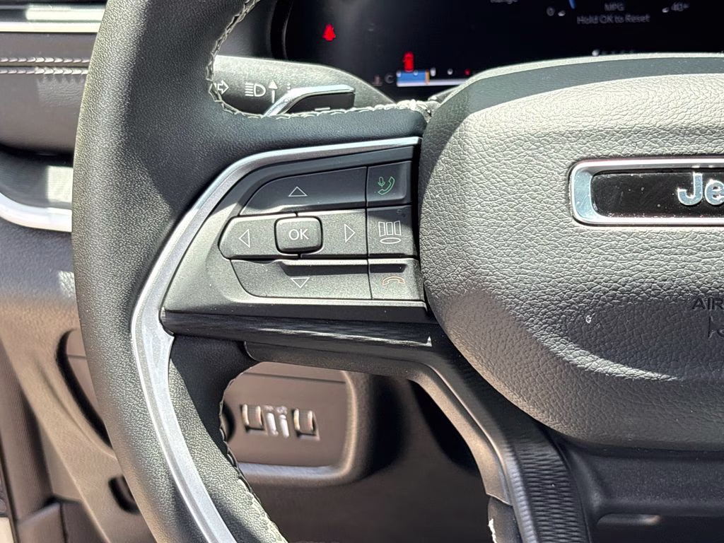 2025 Silver Zynith Jeep Grand Cherokee L Laredo RWD SUV