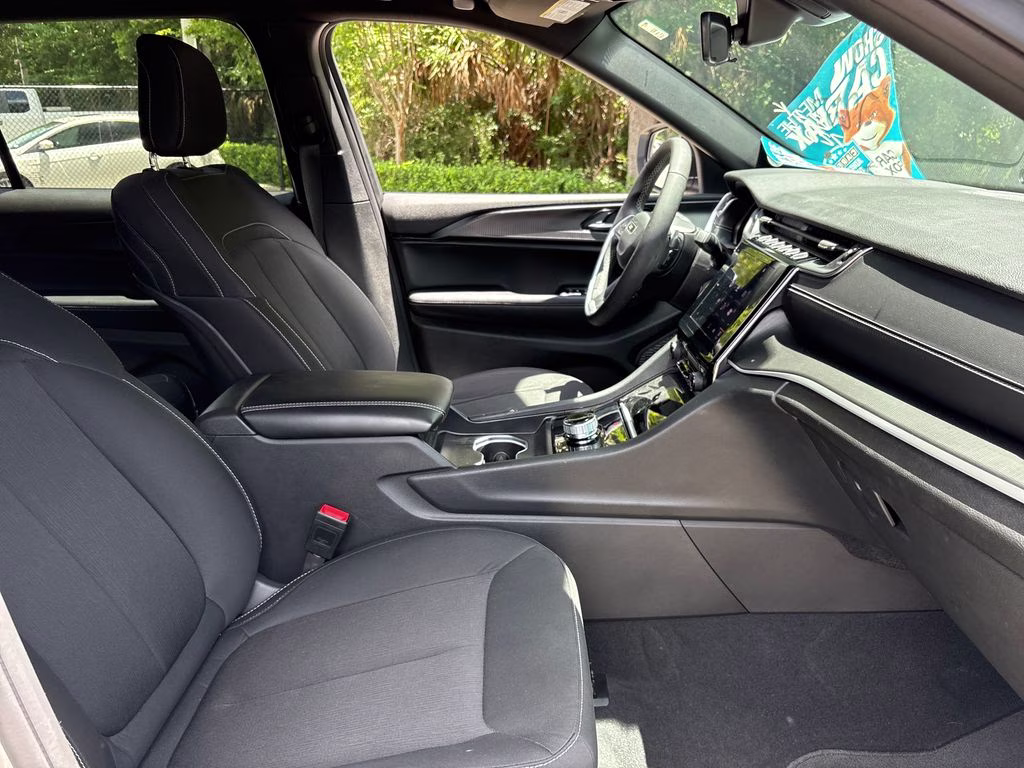 2025 Silver Zynith Jeep Grand Cherokee L Laredo RWD SUV