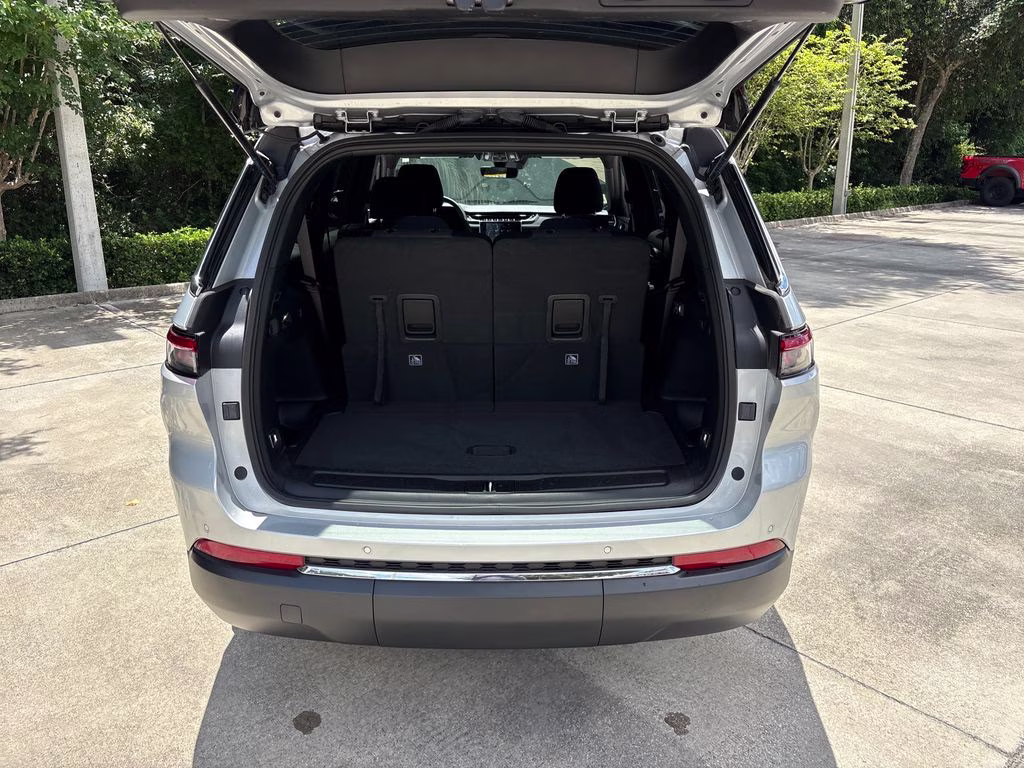 2025 Silver Zynith Jeep Grand Cherokee L Laredo RWD SUV