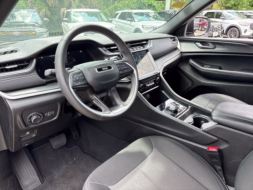 2025 Silver Zynith Jeep Grand Cherokee L Laredo RWD SUV