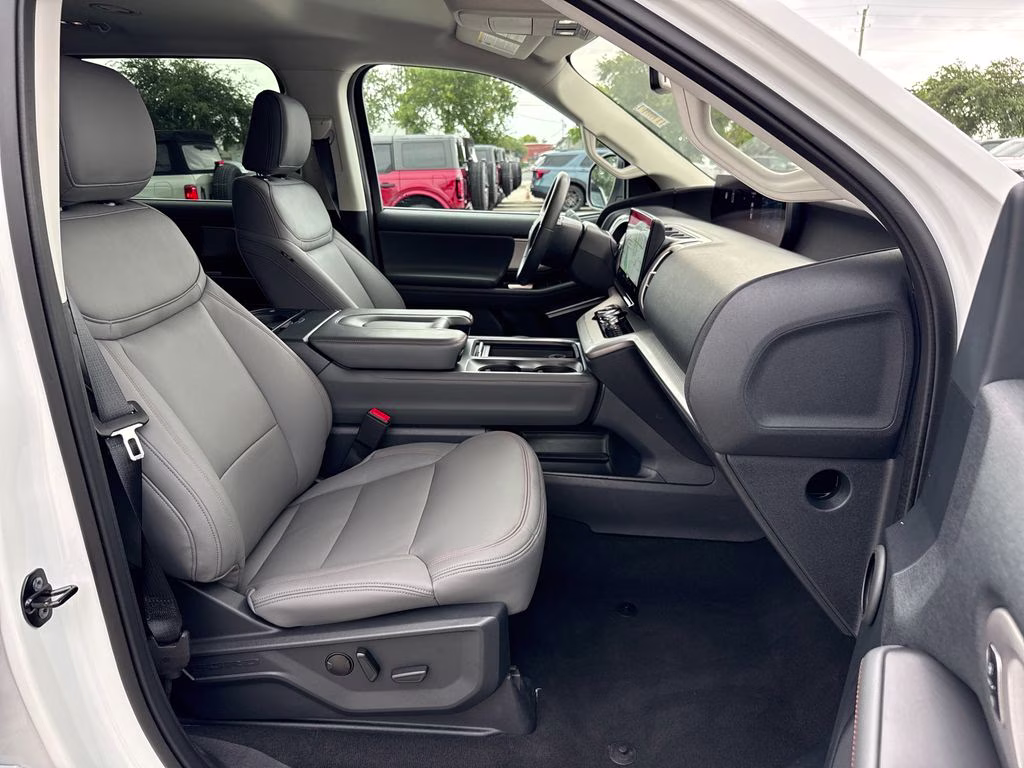 2025 Oxford White Ford Expedition Active RWD SUV
