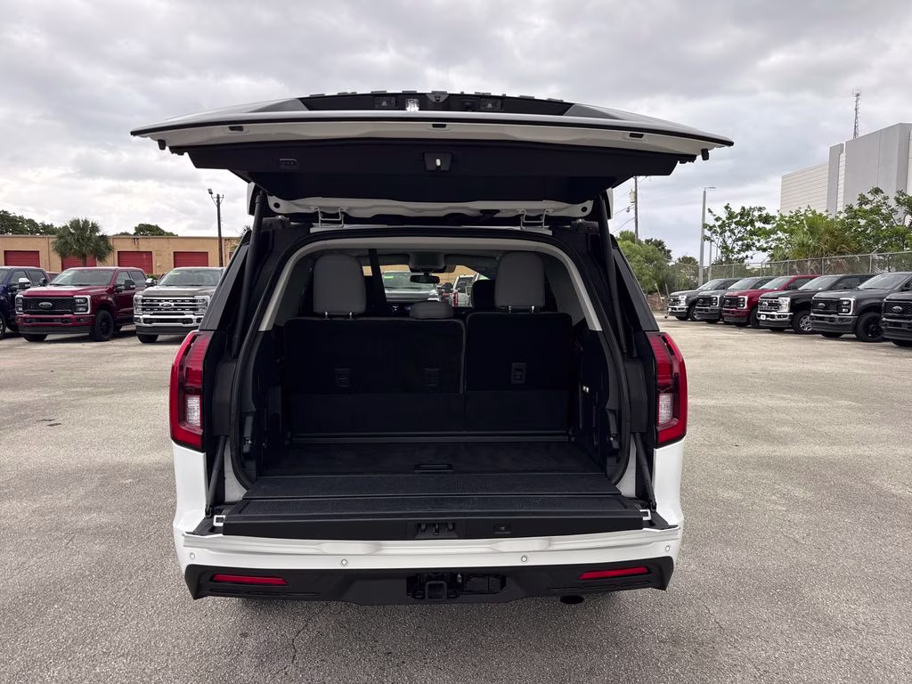2025 Oxford White Ford Expedition Active RWD SUV