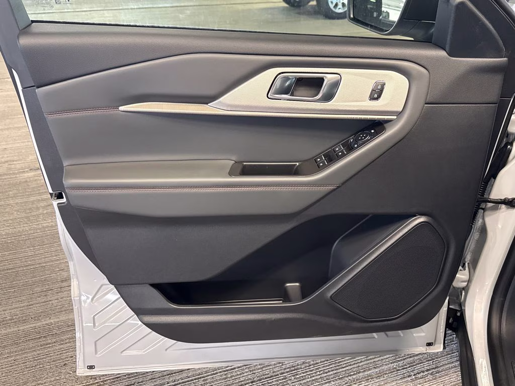 2026 White Metallic Ford Explorer Active RWD SUV