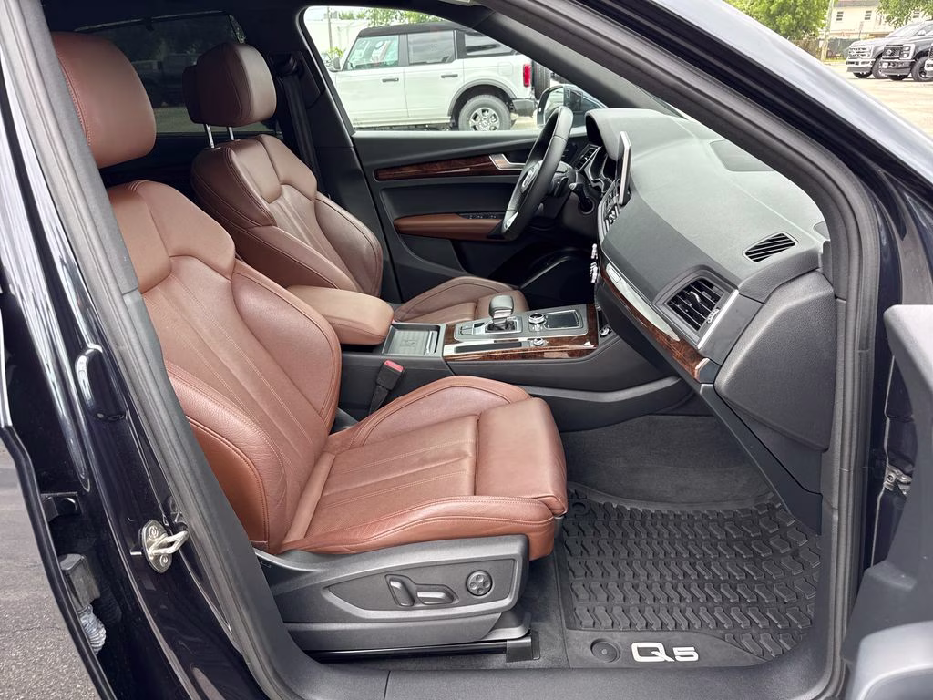 2020 Moonlight Blue Metallic Audi Q5 45 Premium Plus AWD SUV