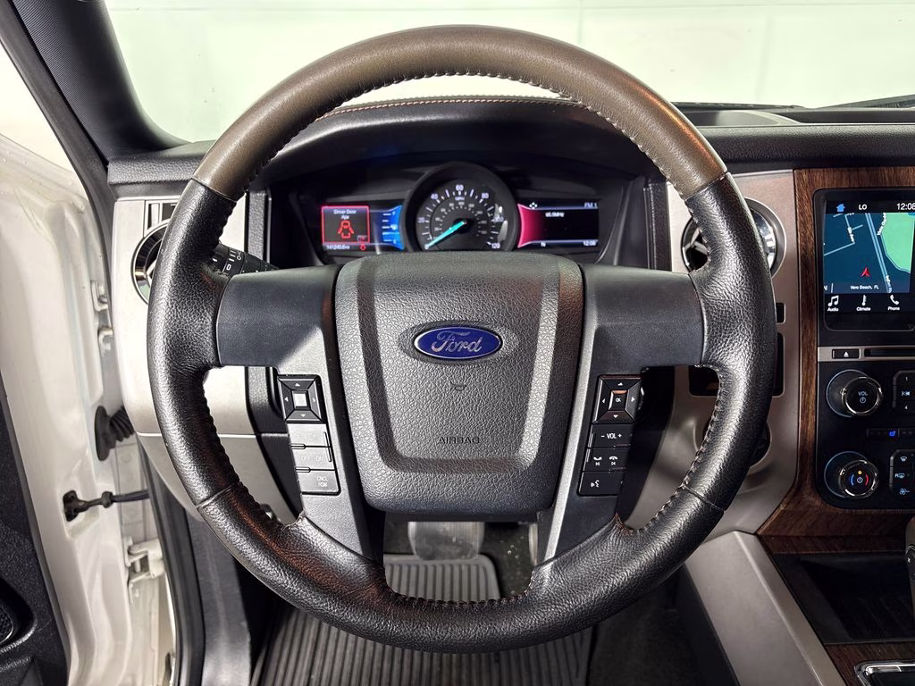 2016 White Platinum Clearcoat Metallic Ford Expedition King Ranch RWD SUV