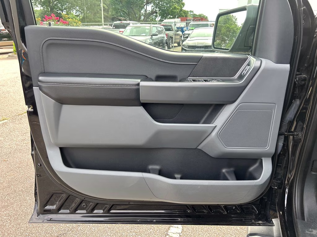 2024 Agate Black Metallic Ford F-150 XLT 4X4 Truck