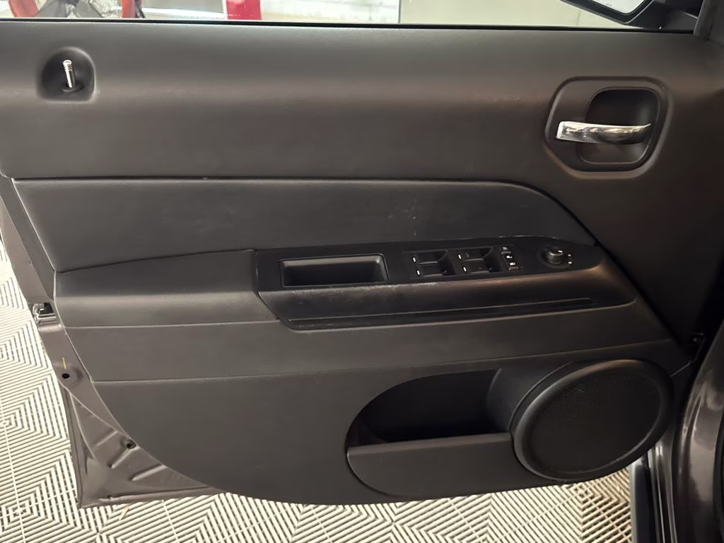 2015 Granite Crystal Metallic Clearcoat Jeep Patriot Sport FWD SUV