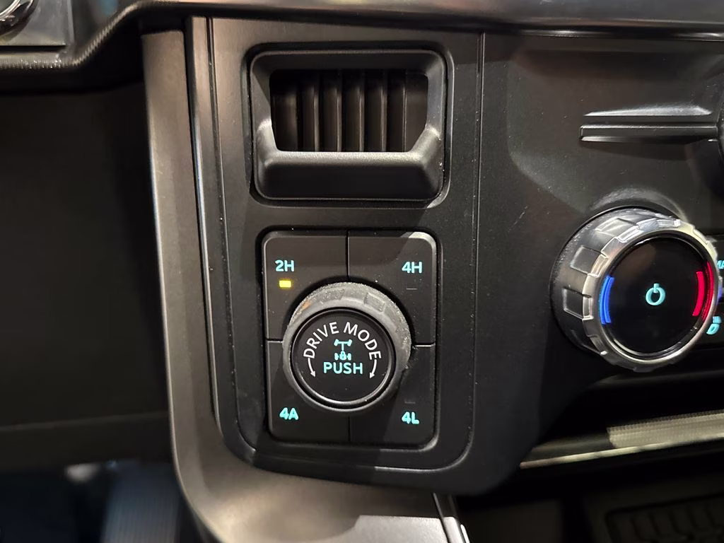 2025 Gray Metallic Ford F-150 Lariat 4X4 Truck