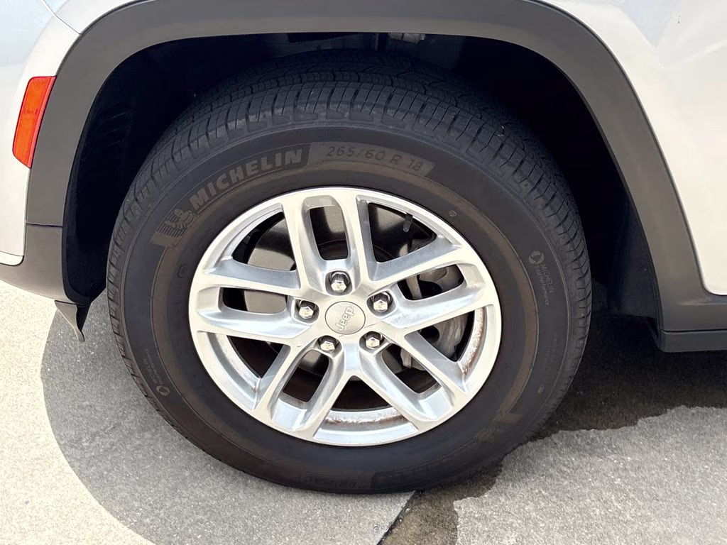 2025 Silver Zynith Jeep Grand Cherokee L Laredo RWD SUV