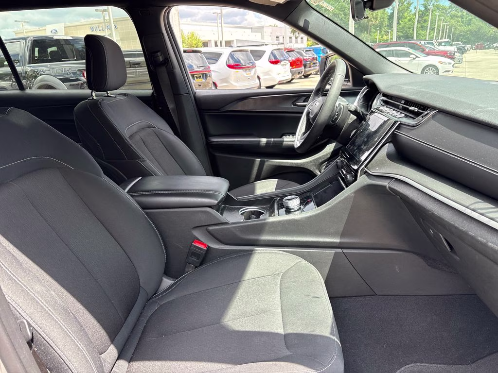 2025 Silver Zynith Jeep Grand Cherokee L Laredo RWD SUV