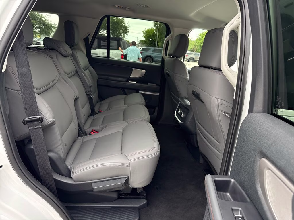 2025 Oxford White Ford Expedition Active RWD SUV