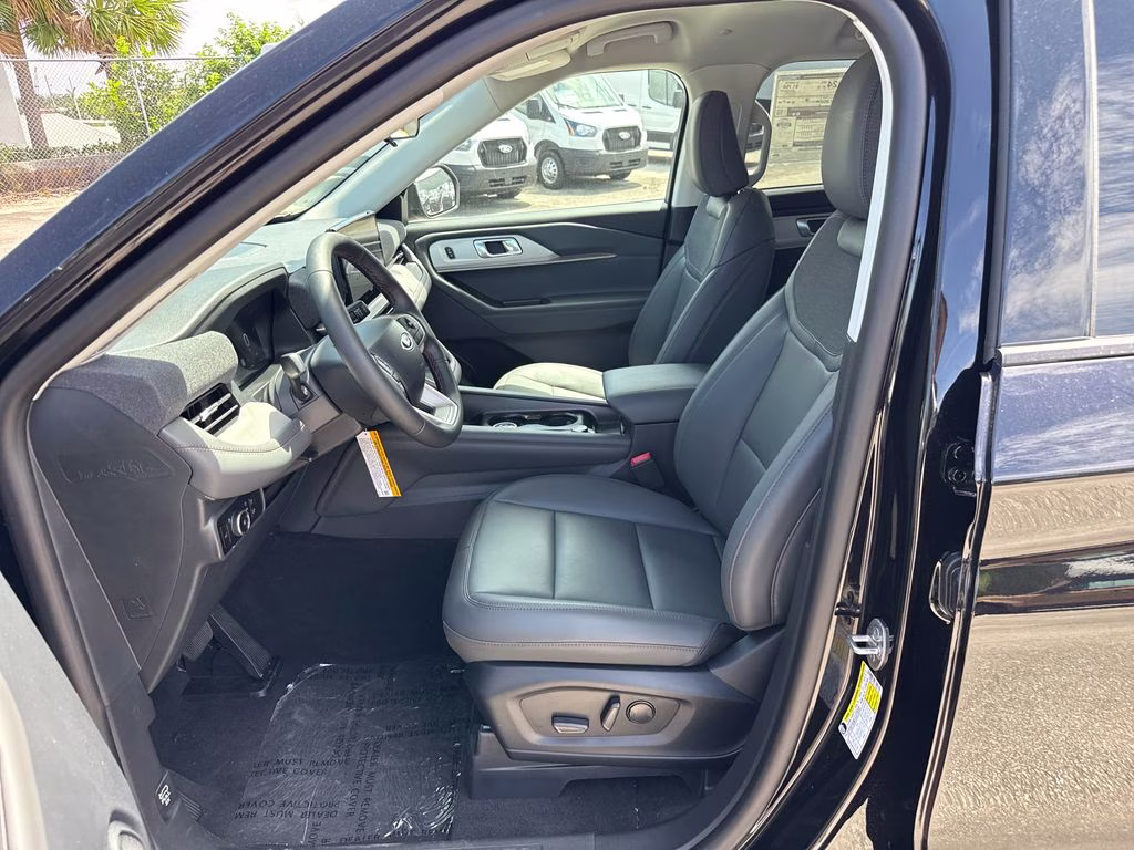 2026 Agate Black Metallic Ford Explorer Active RWD SUV