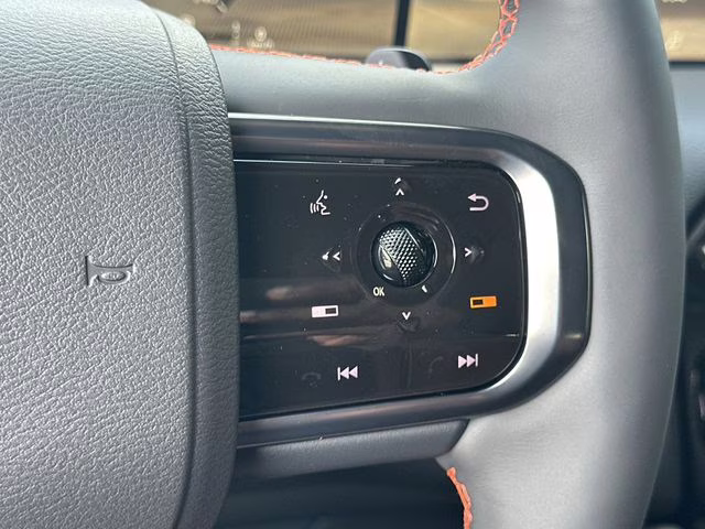 2025 Alpine Metallic/Super Black Nissan Armada PRO-4X 4X4 SUV