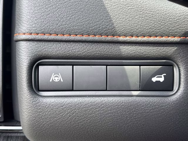 2025 Alpine Metallic/Super Black Nissan Armada PRO-4X 4X4 SUV