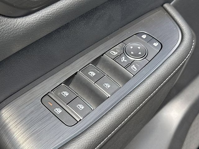 2025 Alpine Metallic/Super Black Nissan Armada PRO-4X 4X4 SUV