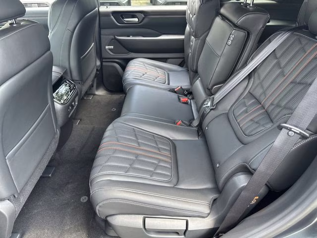 2025 Alpine Metallic/Super Black Nissan Armada PRO-4X 4X4 SUV