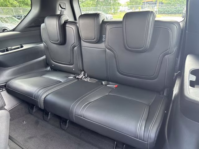 2025 Alpine Metallic/Super Black Nissan Armada PRO-4X 4X4 SUV