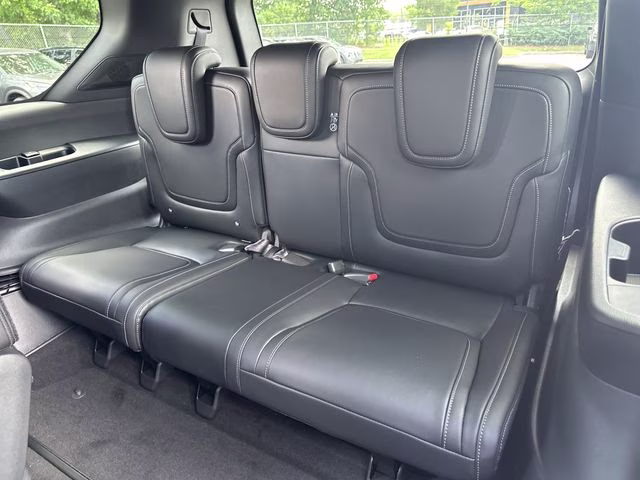 2025 Alpine Metallic/Super Black Nissan Armada PRO-4X 4X4 SUV