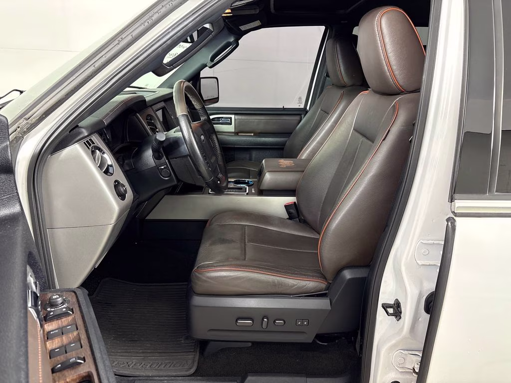 2016 White Platinum Clearcoat Metallic Ford Expedition King Ranch RWD SUV