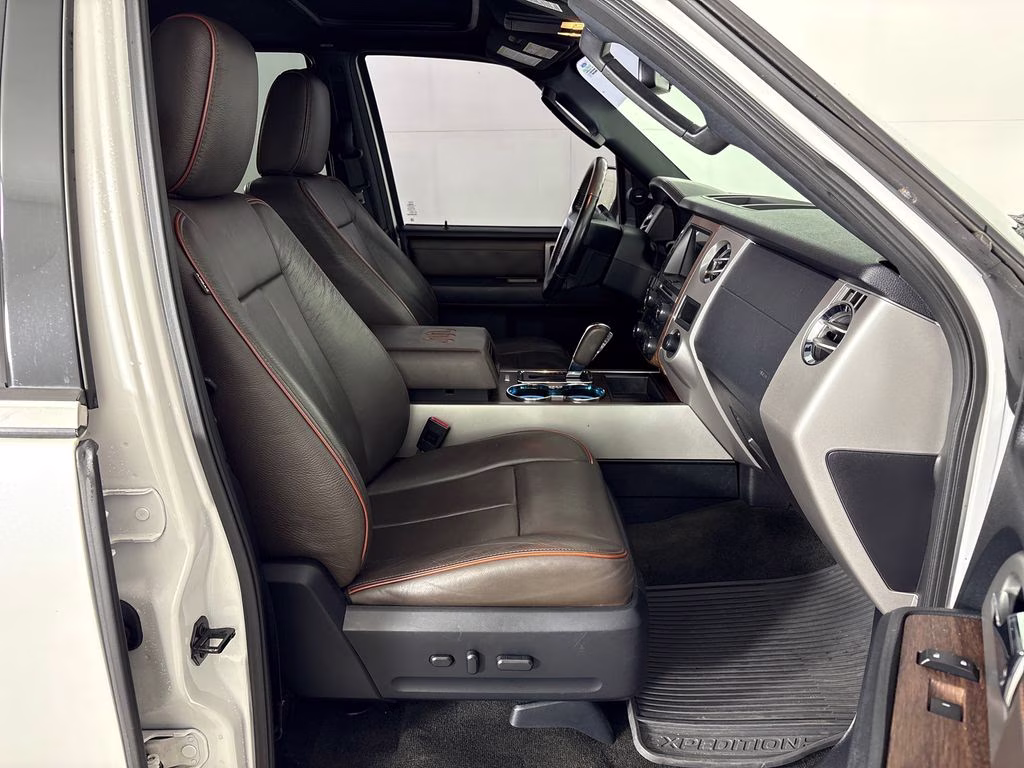 2016 White Platinum Clearcoat Metallic Ford Expedition King Ranch RWD SUV