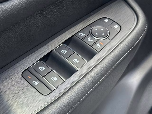 2025 Aspen White Tricoat/Super Black Nissan Armada PRO-4X 4X4 SUV