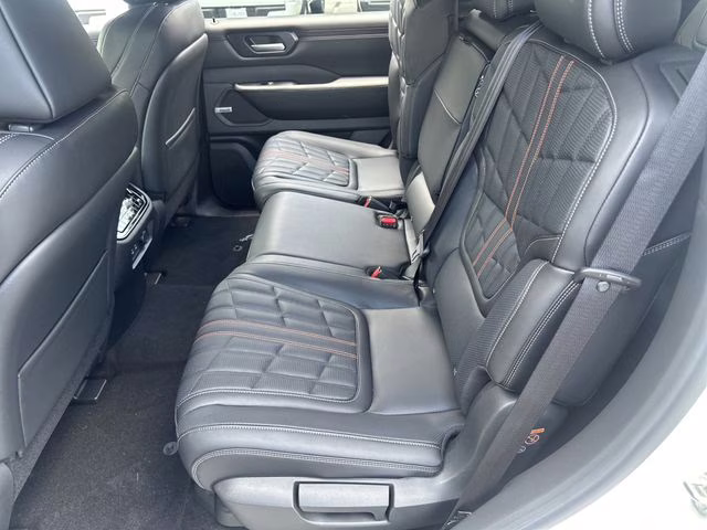 2025 Aspen White Tricoat/Super Black Nissan Armada PRO-4X 4X4 SUV