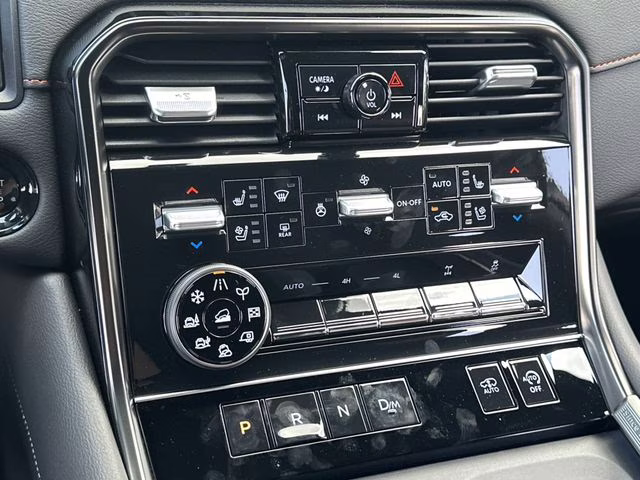 2025 Aspen White Tricoat/Super Black Nissan Armada PRO-4X 4X4 SUV