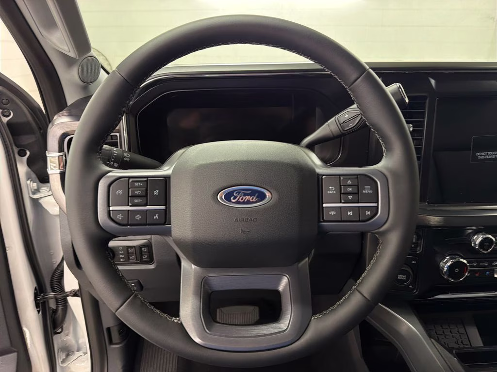 2026 STAR WHITE Ford Super Duty F-250 SRW Lariat 4X4 Truck