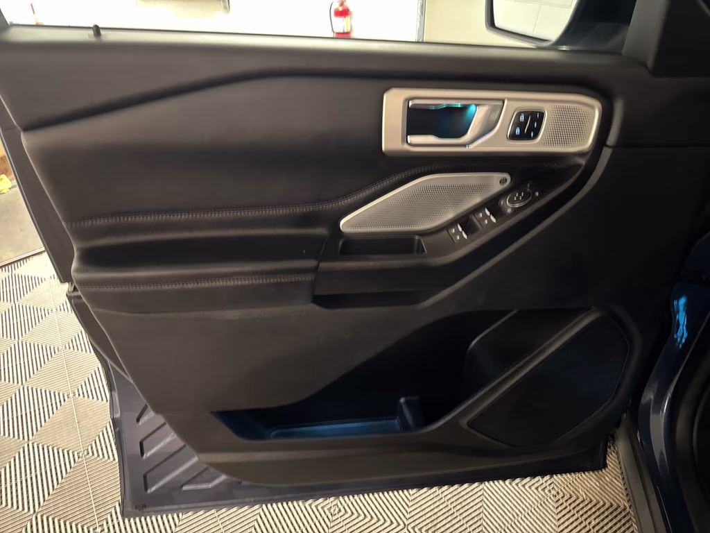2020 Blue Metallic Ford Explorer Platinum 4X4 SUV