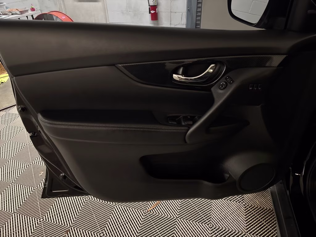 2018 Magnetic Black Nissan Rogue SL FWD SUV