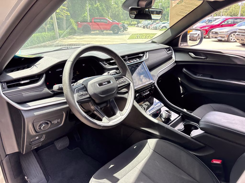 2025 Silver Zynith Jeep Grand Cherokee L Laredo RWD SUV