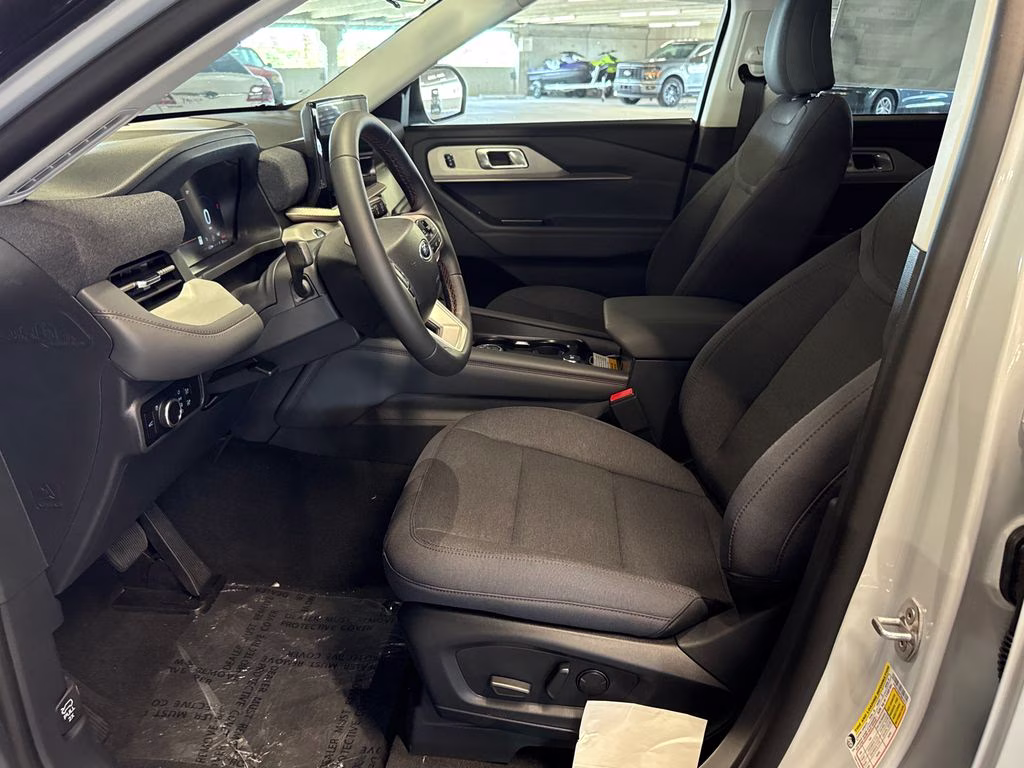 2026 White Metallic Ford Explorer Active RWD SUV