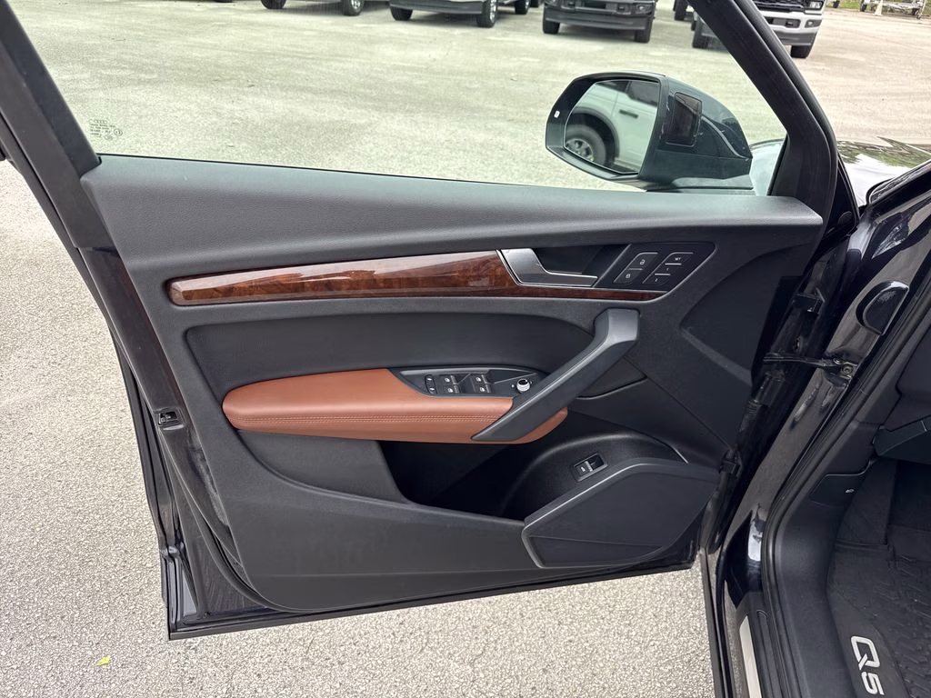 2020 Moonlight Blue Metallic Audi Q5 45 Premium Plus AWD SUV