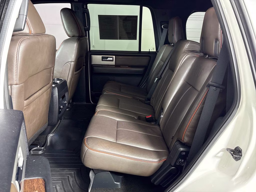 2016 White Platinum Clearcoat Metallic Ford Expedition King Ranch RWD SUV