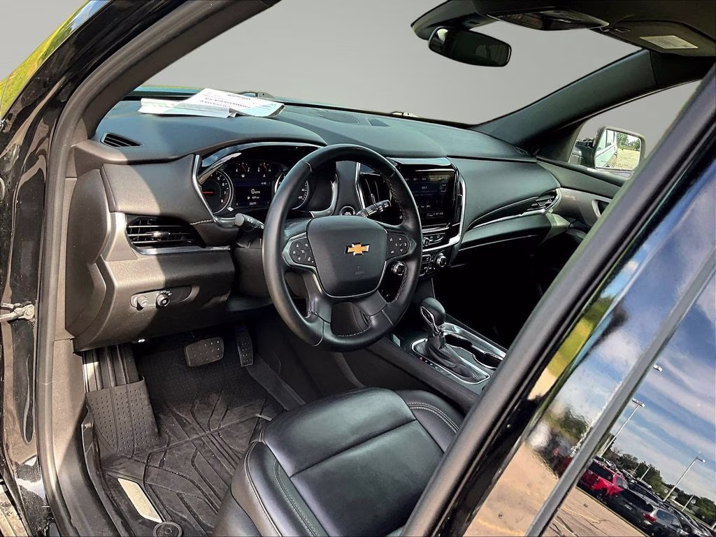 2023 Mosaic Black Metallic Chevrolet Traverse LT Leather AWD SUV