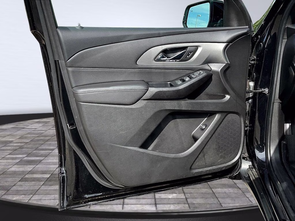 2023 Mosaic Black Metallic Chevrolet Traverse LT Leather AWD SUV